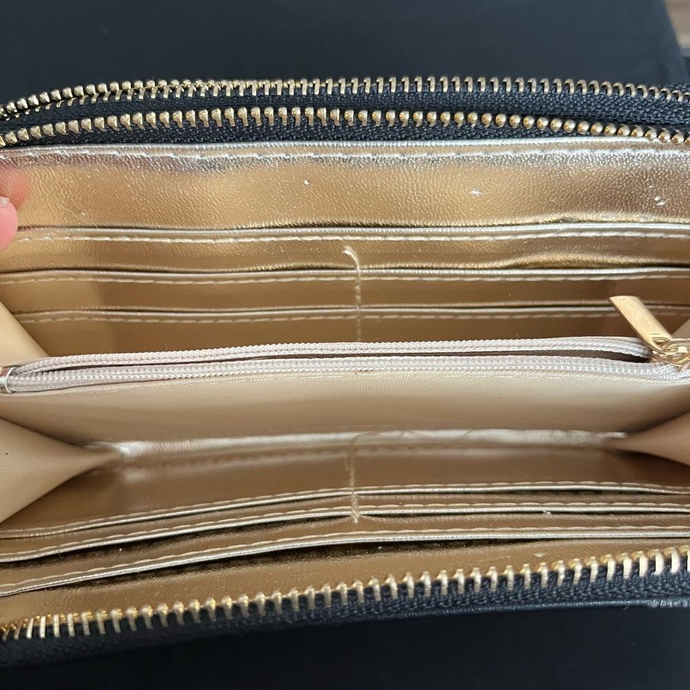 Wallet   - Picture 2 of 6